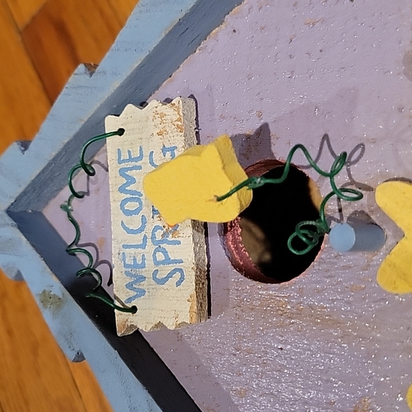 Wooden birdhouse garden or inside house Welcome Spring EUC - Picture 7 of 8